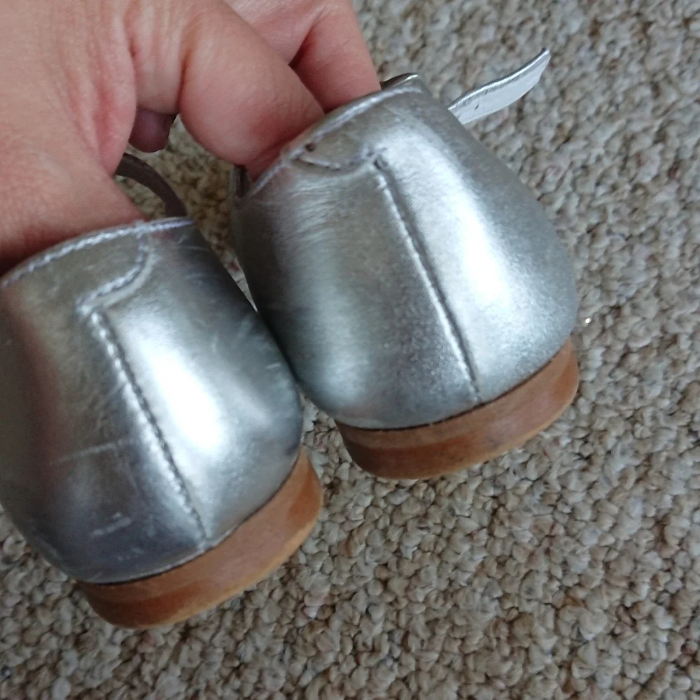 Children's Classics Silver Leather Mary Jane Shoes size 10